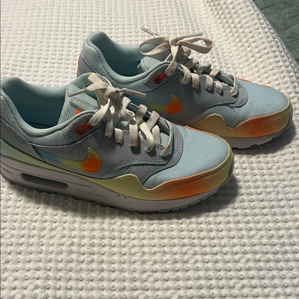 Nike Air Max women’s 8 / kids 6.5 with Orange and Blue Accents